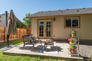 2766 SW Reindeer Ave, Redmond, OR 97756 - photo 3