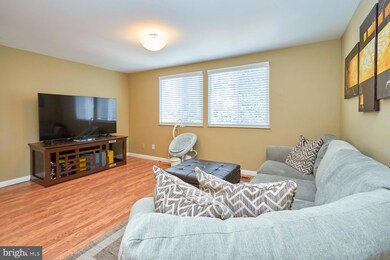 8415 Lazy Creek Ct, Springfield, VA 22153 - photo 6