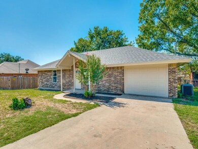 705 N Avenue B, Springtown, TX 76082 - photo 3