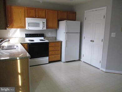 1850 Tiger Lily Cir unit 16, Woodbridge, VA 22192 - photo 4