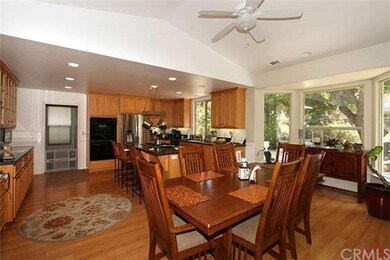 AMENITIES:     FORMAL LIVING ROOM  Ã¢â‚¬Â¢Carpeted
