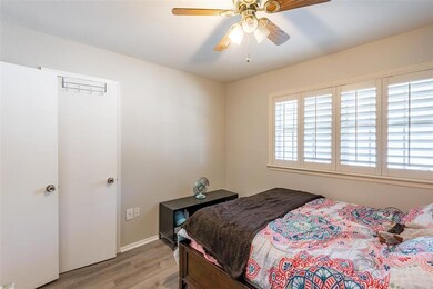 520 Holly Hill Ct, Hurst, TX 76053 - photo 6