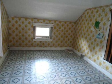 410 W Berry Ave, Lansing, MI 48910 - photo 3