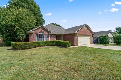 210 W Durham Place, Broken Arrow, OK 74011 - photo 2