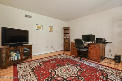 Liv.Rm. or Den/Office