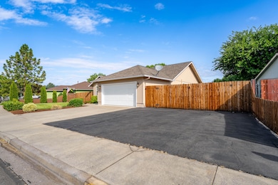 1017 Fairfield Ave, Central Point, OR 97502 - photo 4