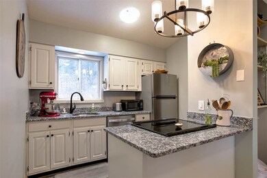 253 Old Quechee Rd unit 6C, Hartford, VT 05001 - photo 3