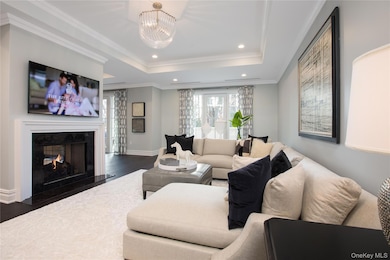 Ritz-Carlton Residences unit 3211, North Hills, NY 11040 - photo 5