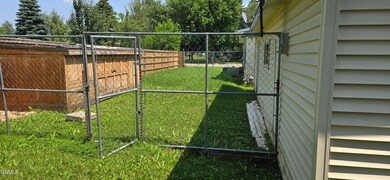 1518 14th St SW, Jamestown, ND 58401 - photo 3