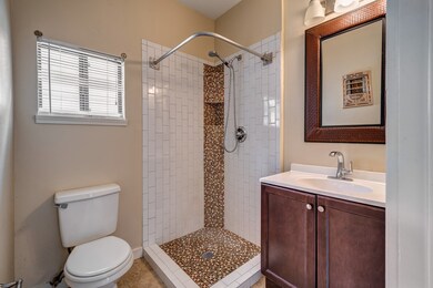 804 Columbia St, Houston, TX 77007 - photo 2