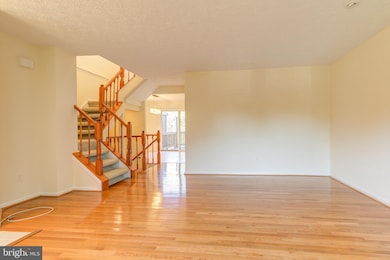 3729 Mazewood Ln, Fairfax, VA 22033 - photo 4