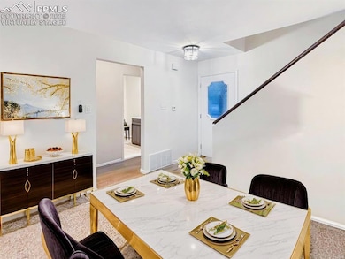 Dining room Virtually Staged