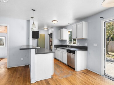 2009 SE 158th Ave, Portland, OR 97233 - photo 4