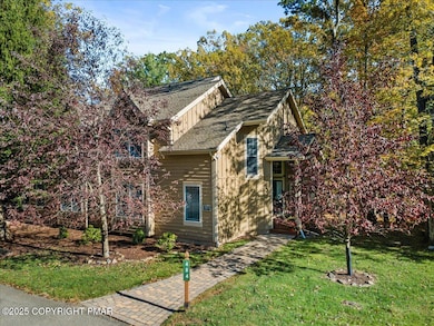 484 Spruce Dr, Tannersville, PA 18372 - photo 2