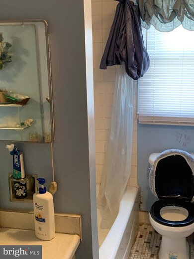 986 Circle Dr, Halethorpe, MD 21227 - photo 5