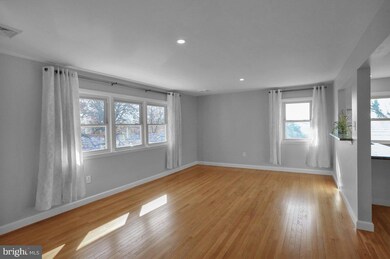 931 N Hanover St unit 2ND FL, Pottstown, PA 19464 - photo 4