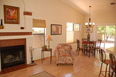 FAMILY AND BREAKFAST AREA