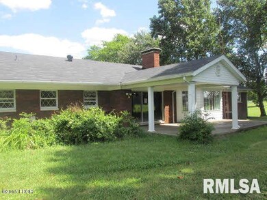 301 Saint Marys Dr, Harrisburg, IL 62946 - photo 2