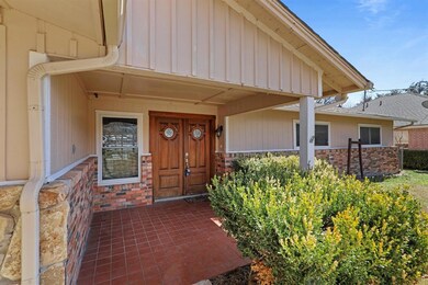 6916 Quarteroaks Dr, Azle, TX 76020 - photo 4