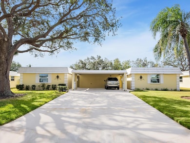 5826 Driftwood Place unit 34, Sarasota, FL 34231 - photo 2