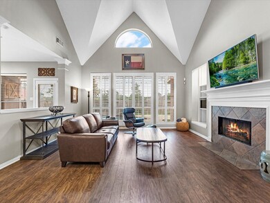 Spectacular raised ceiling in living room