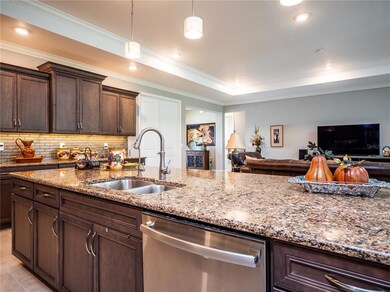 BEAUTIFUL GRANITE, LOT'S OF CABINET SPACE