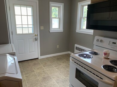 1058 James St, Chicopee, MA 01022 - photo 4