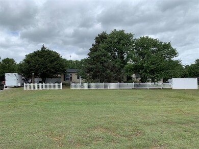 107 Briar Oaks Ct, Azle, TX 76020 - photo 2