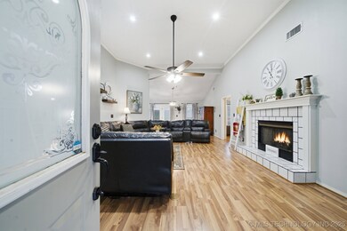 1101 N Navajo St, Chouteau, OK 74337 - photo 6