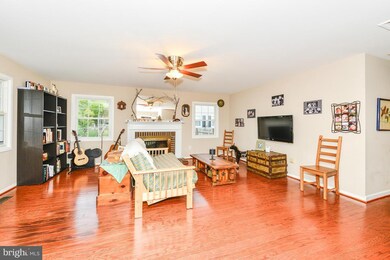 4106 Maureen Ln, Fairfax, VA 22033 - photo 4