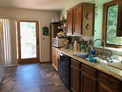 607 4th Ave SE, Jamestown, ND 58401 - photo 7