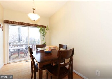 13033 Park Crescent Cir, Herndon, VA 20171 - photo 3