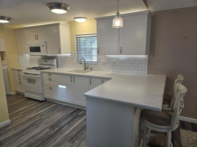 140711 Middle Rd unit 11, Calverton, NY 11933 - photo 3