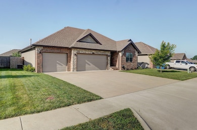 866 E Dyann Dr-2
