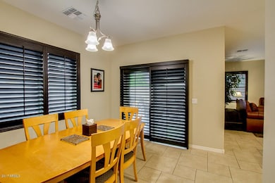 05-eat in kitchen