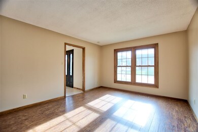 5355 W Sherwood Dr, Newburgh, IN 47630 - photo 4