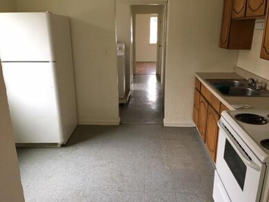 1044 Loretta - Kitchen