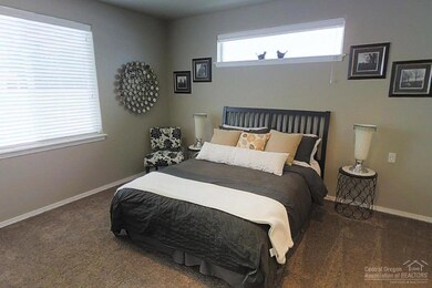 2462 NW Hemlock Way, Redmond, OR 97756 - photo 3