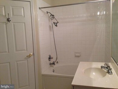 4550 Strutfield Ln unit 2126, Alexandria, VA 22311 - photo 4