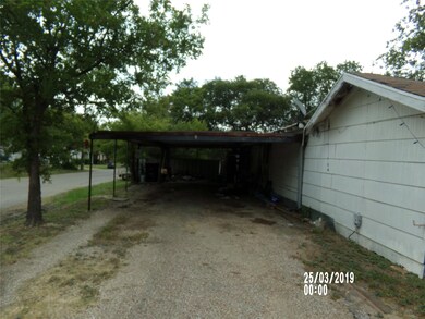 408 Erie St, Cleburne, TX 76031 - photo 2