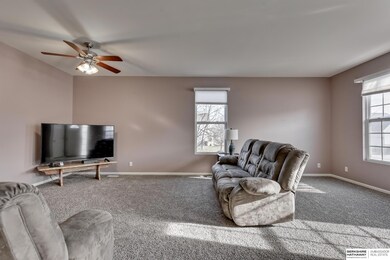 902 Port Royal Dr, Papillion, NE 68046 - photo 3