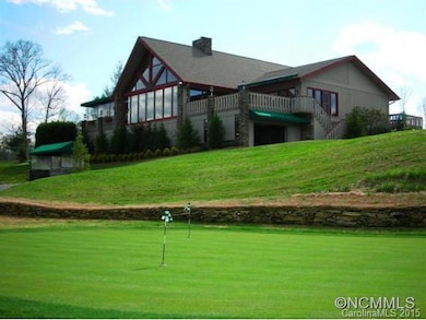 Clubhouse / Putting Green