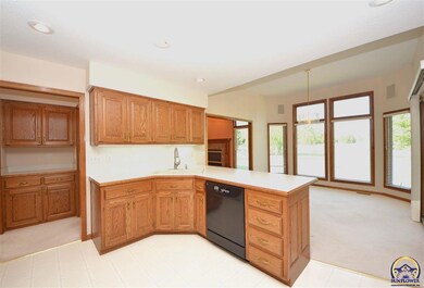 7834 SW 28th St, Topeka, KS 66614 - photo 6