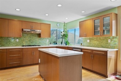 22455 Maycotte Rd, Woodland Hills, CA 91364 - photo 3