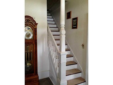 Entry/Foyer.