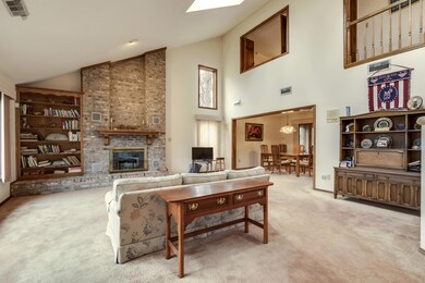 05_240 Cheestana Way_Living03