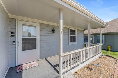 710 E Saturn Dr, Raymore, MO 64083 - photo 4