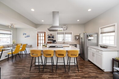 1102 W Beverley St, Staunton, VA 24401 - photo 2