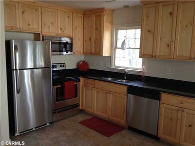 Kitchen - Kitchen with new custom cabinets, granit