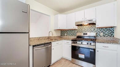 107 Sunshine Ct, Parlin, NJ 08859 - photo 4